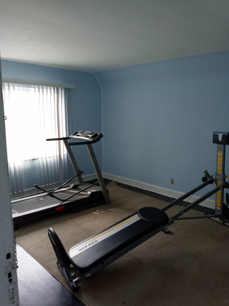 An empty room with gym equipment